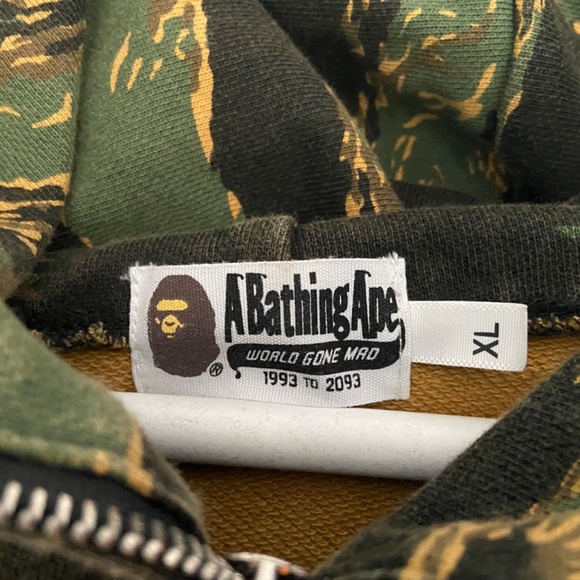 Bape Tiger Camo Shark Hoodie XL - Picture 5 of 9
